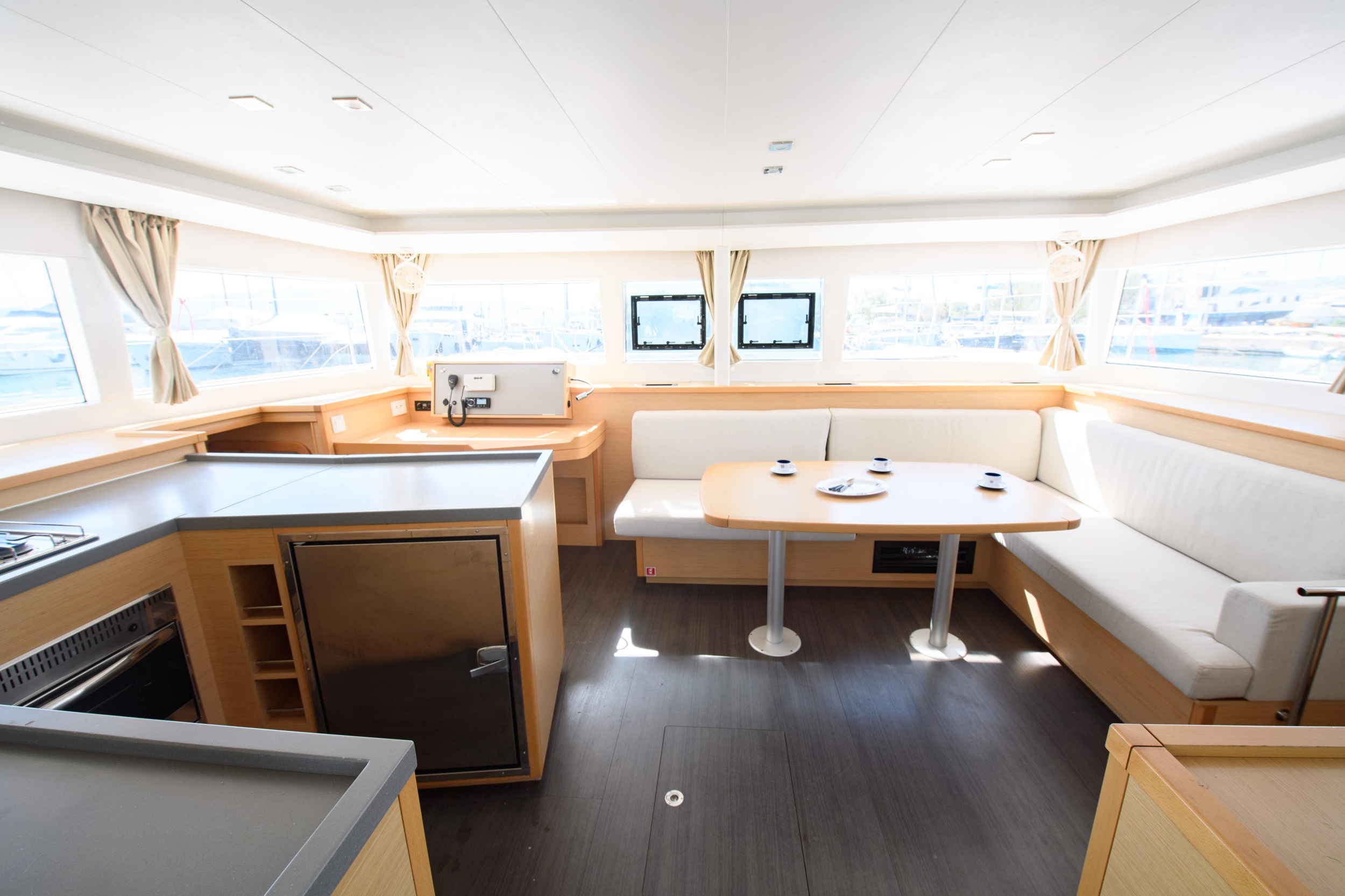 Lagoon 450 Flybridge — photo 19
