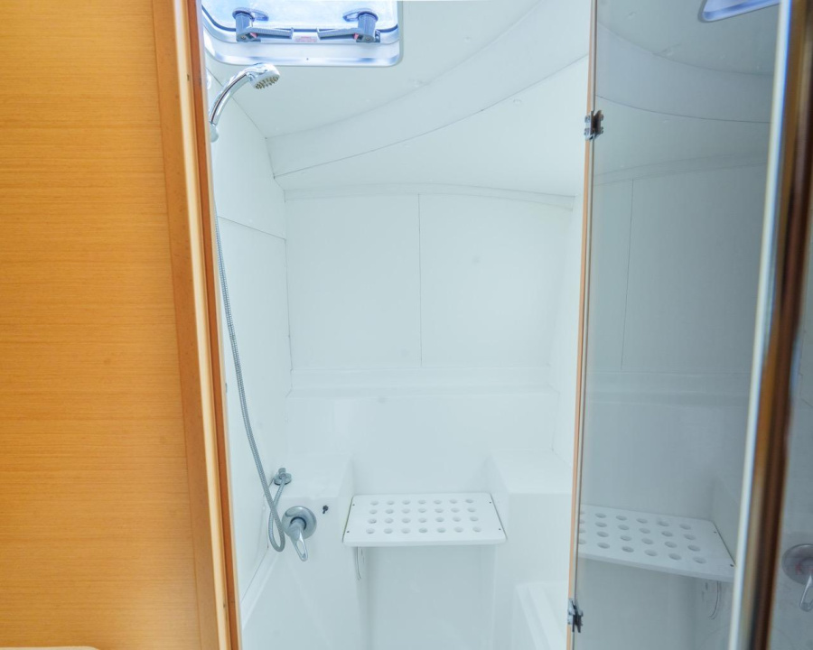 Lagoon 380 S2 Owner's Version — photo 14