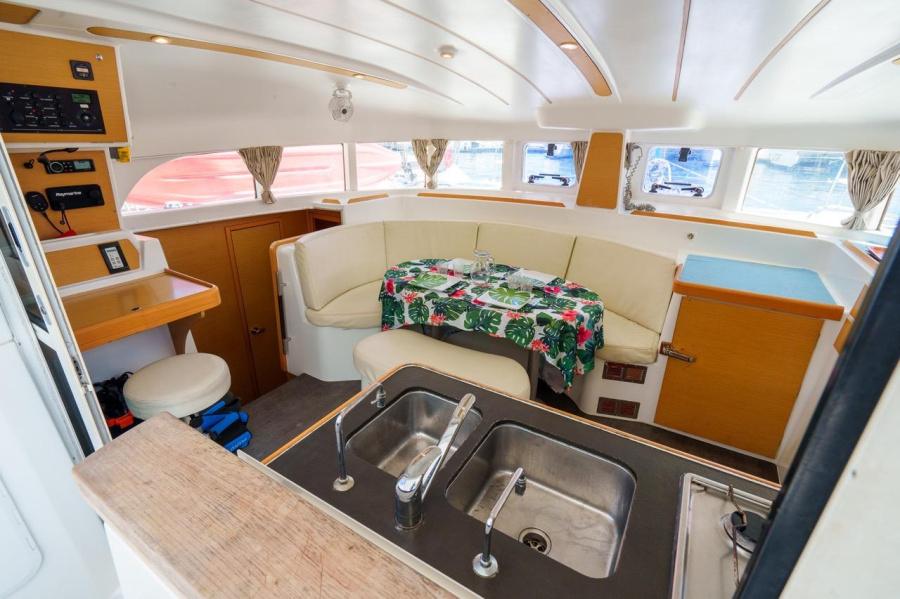 Lagoon 380 S2 Owner's Version — photo 4