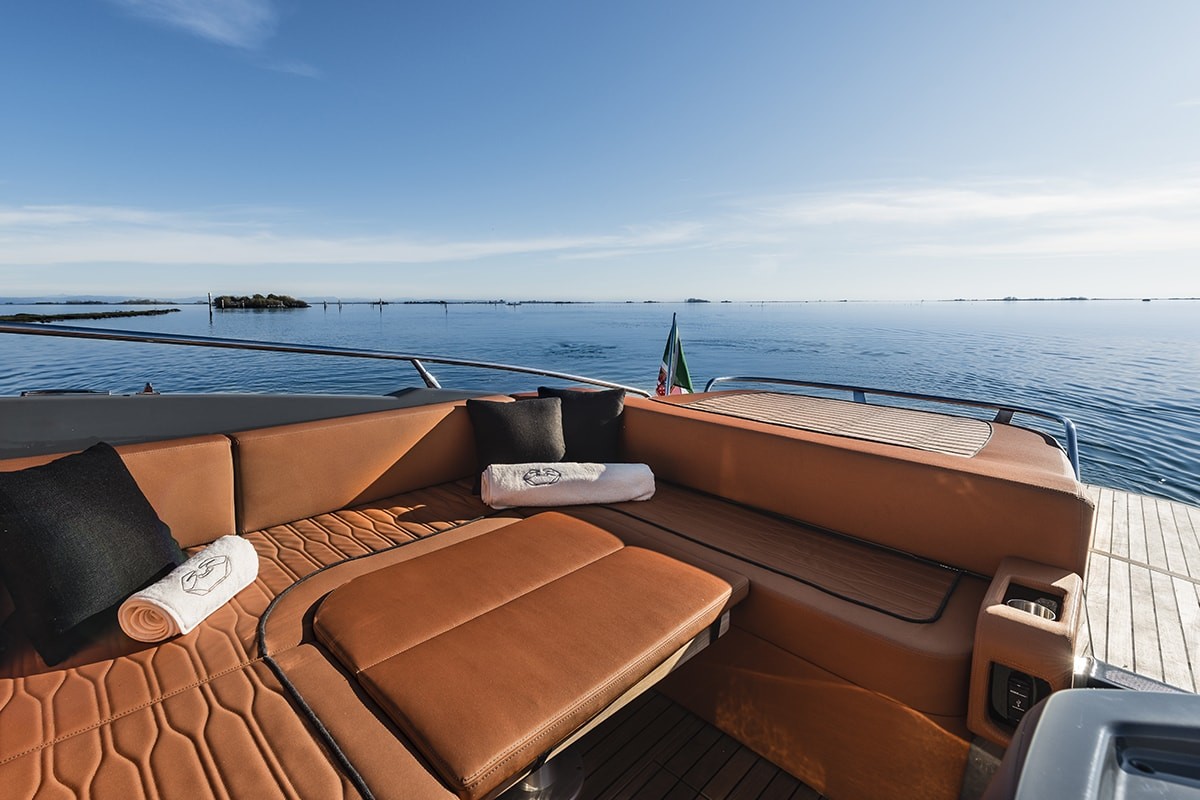 Cranchi E30 Endurance — photo 12