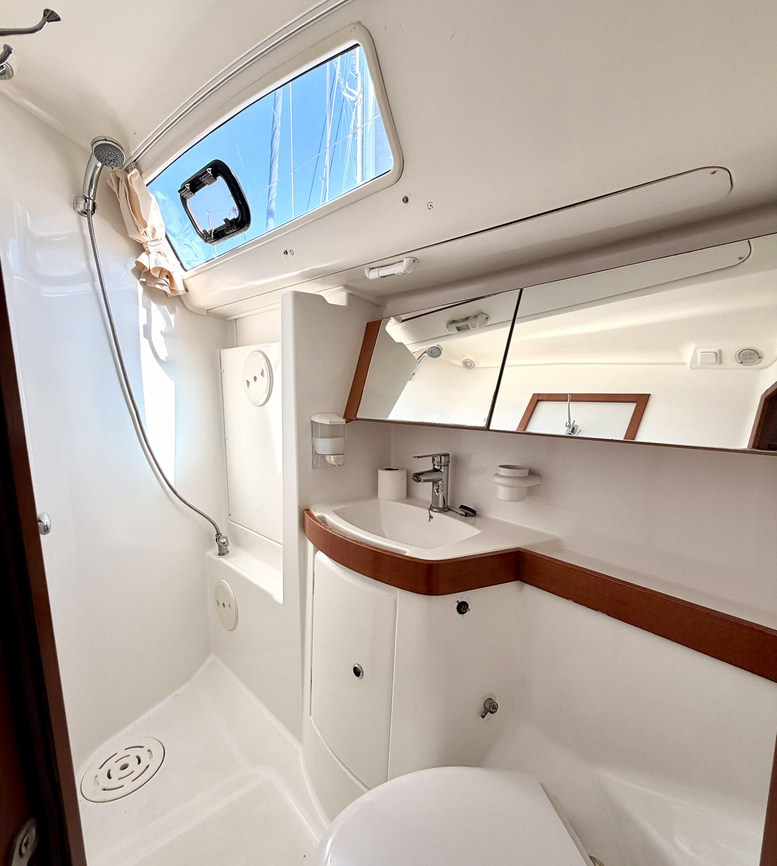 Beneteau Oceanis 40 Tigre — photo 18