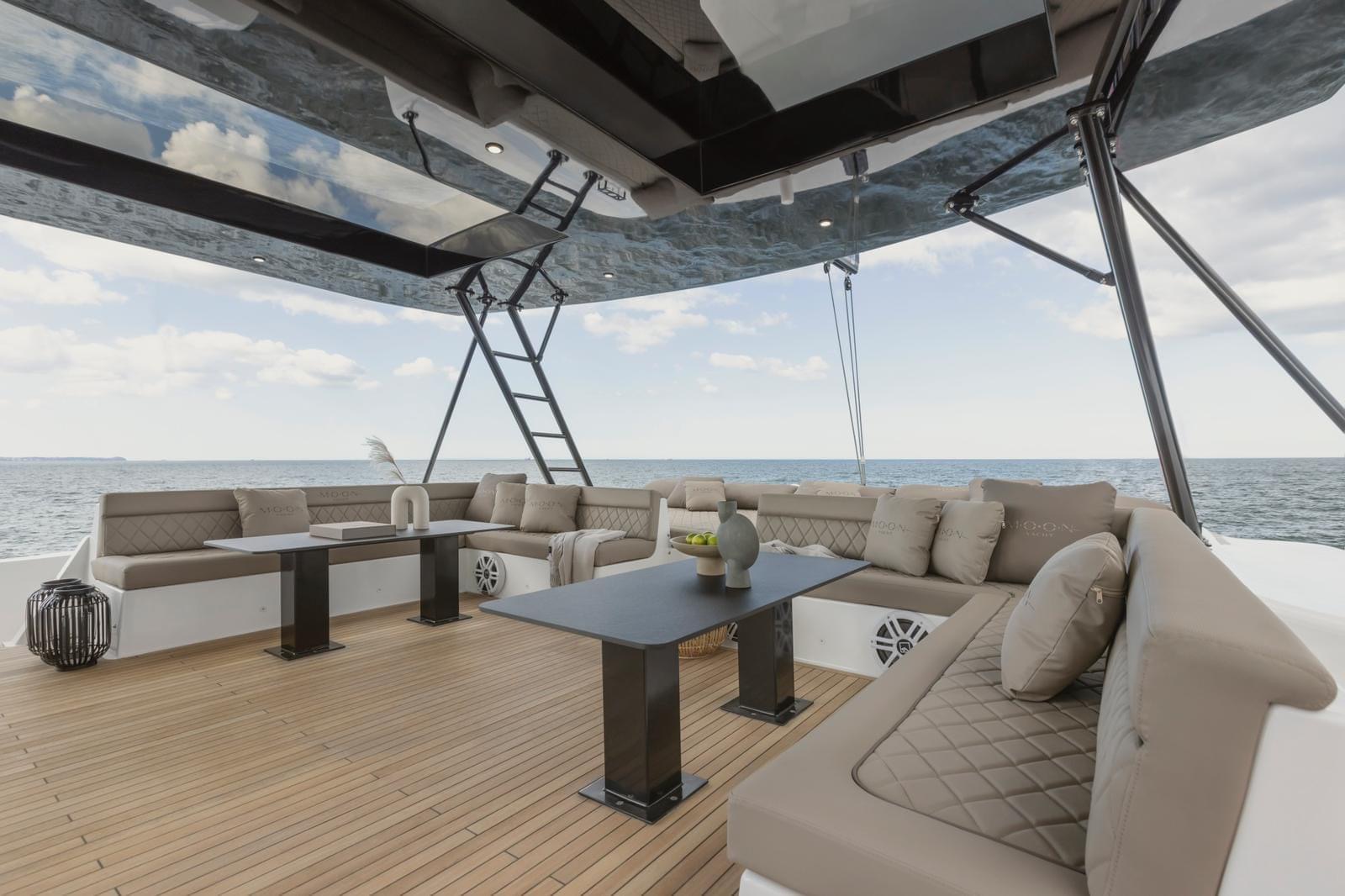 Moon Yacht 60 — photo 23