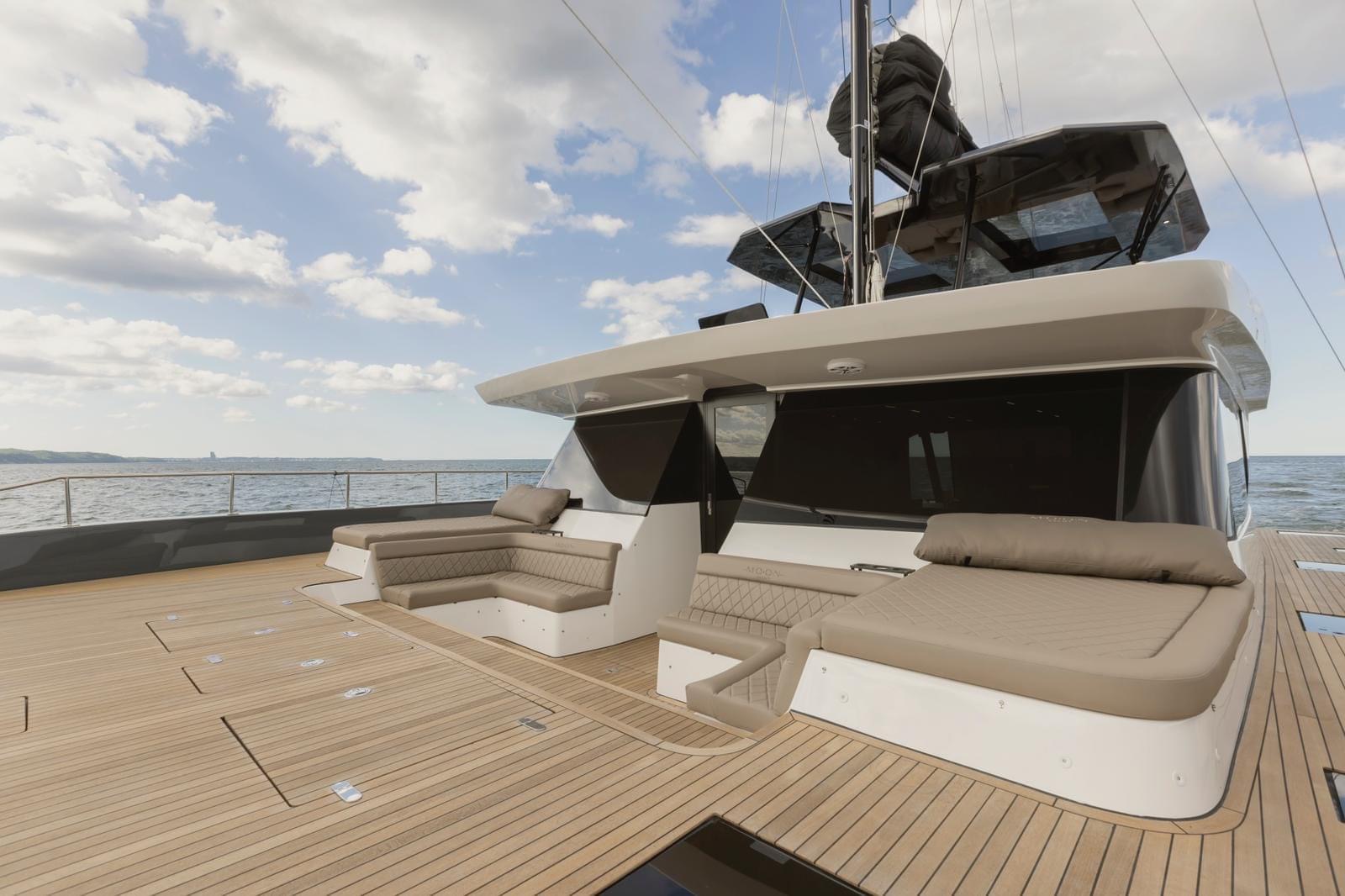 Moon Yacht 60 — photo 10