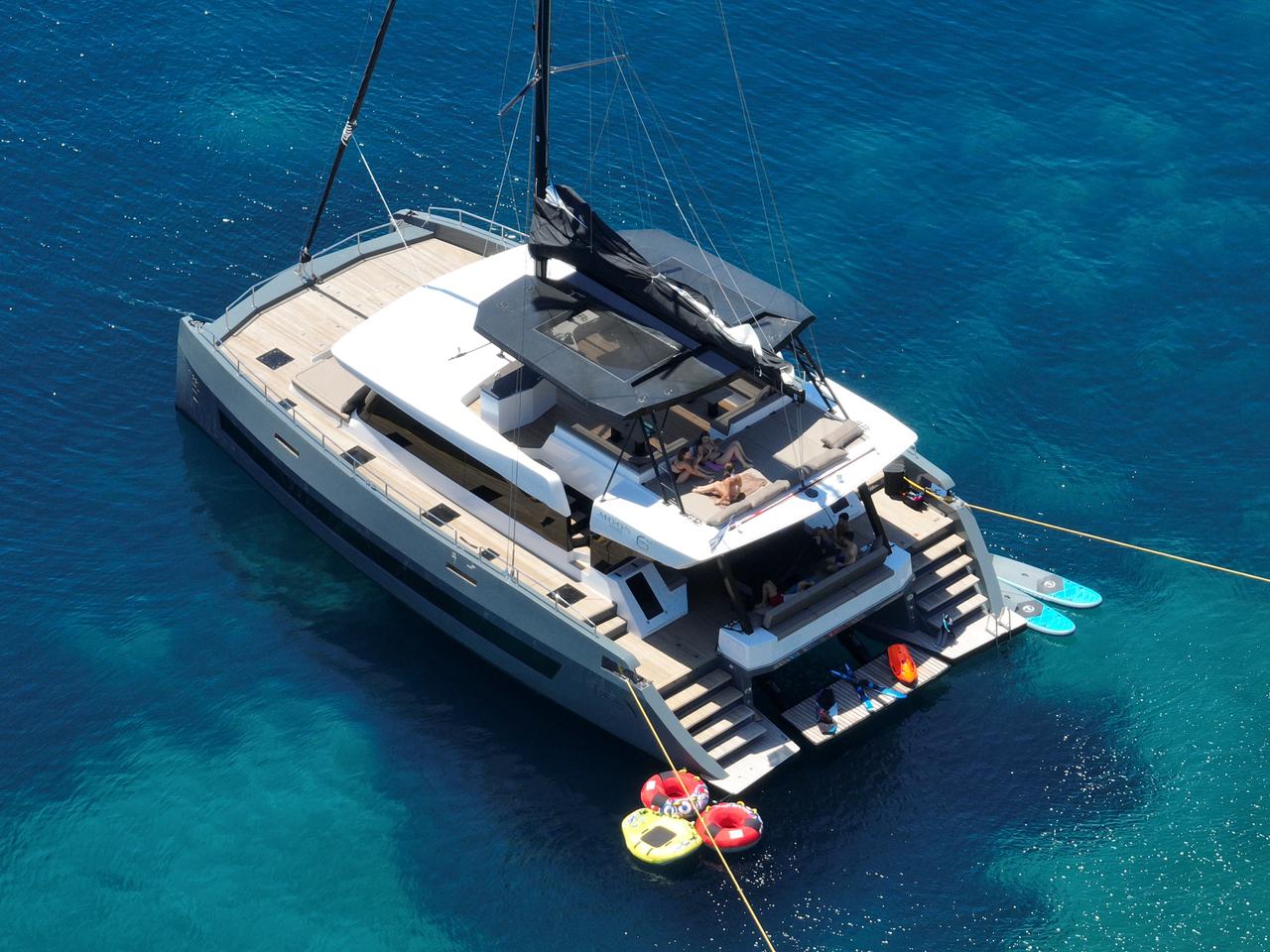 Moon Yacht 60 — photo 11