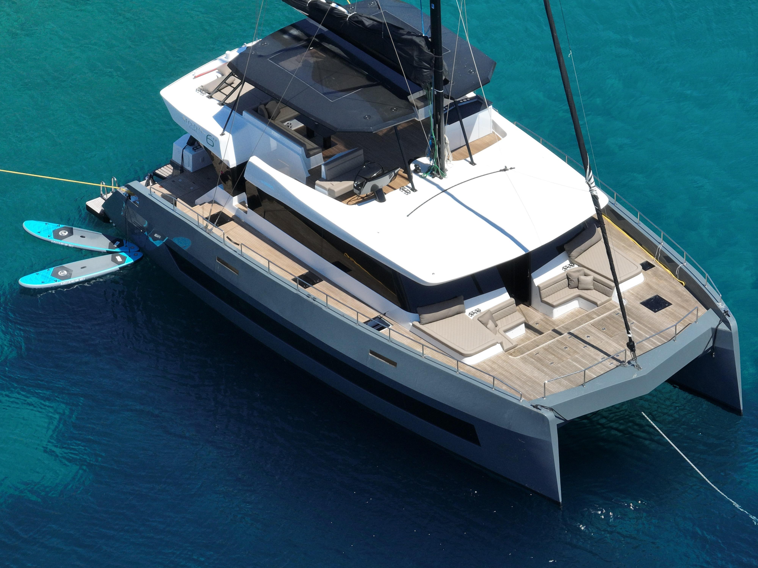 Moon Yacht 60 — photo 12