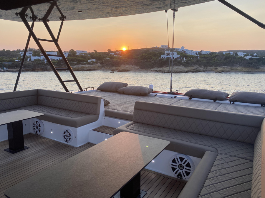 Moon Yacht 60 — photo 9