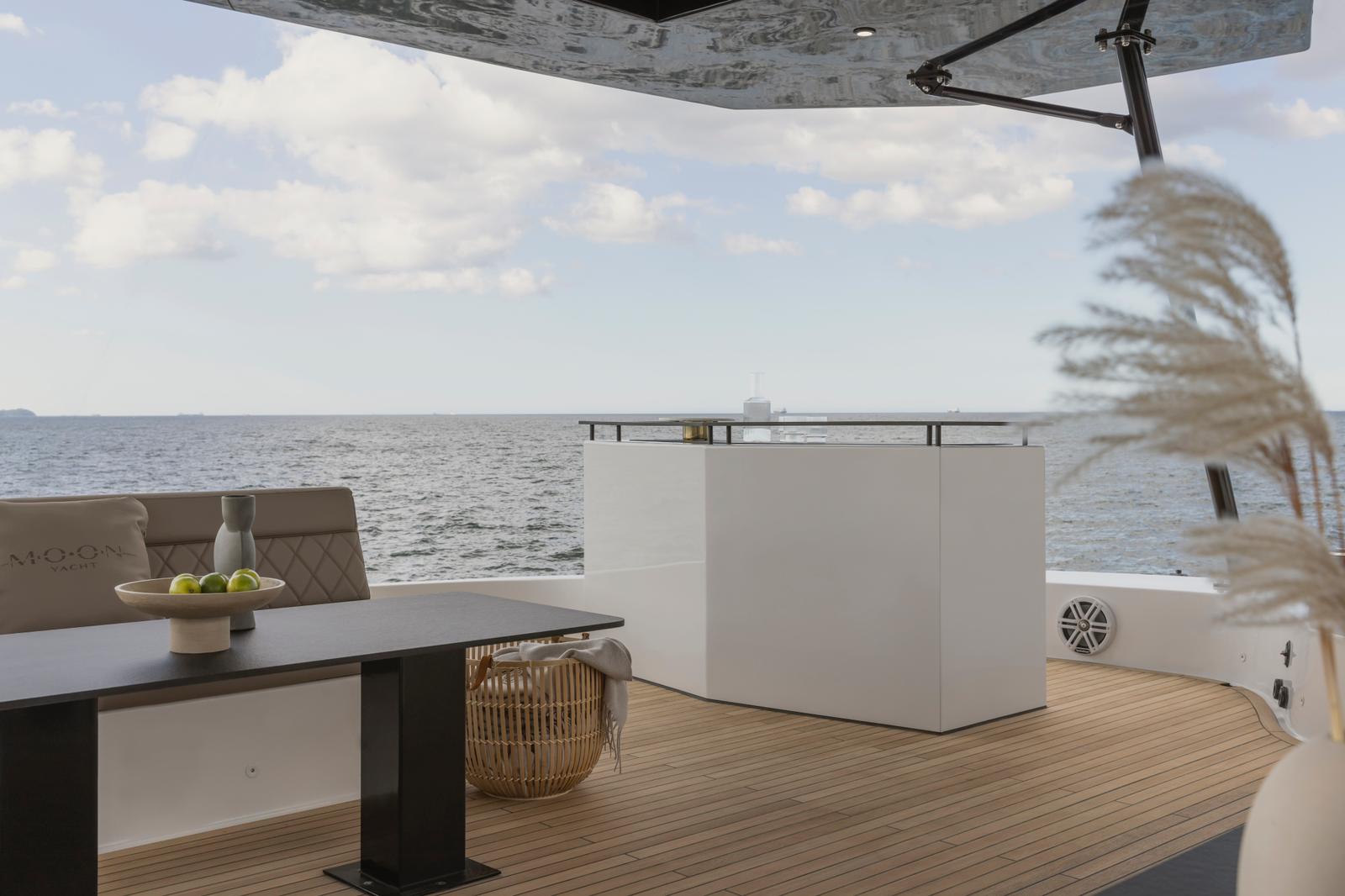 Moon Yacht 60 — photo 29