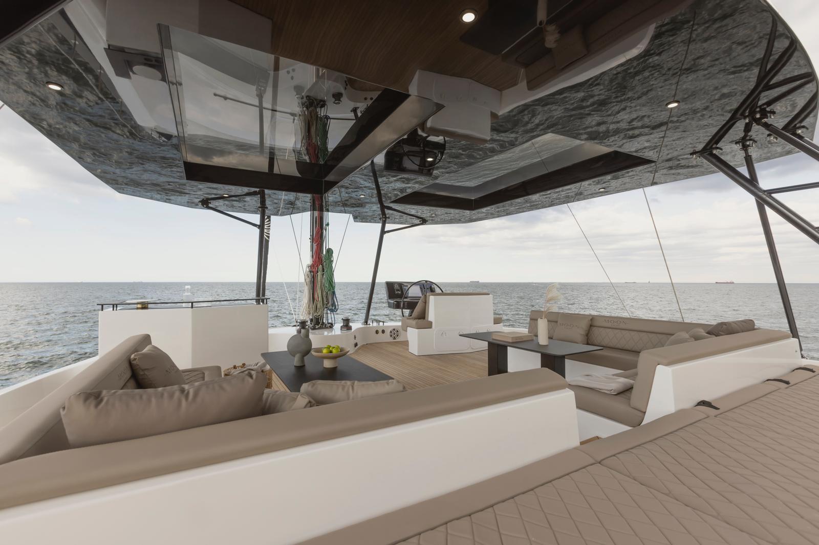 Moon Yacht 60 — photo 20