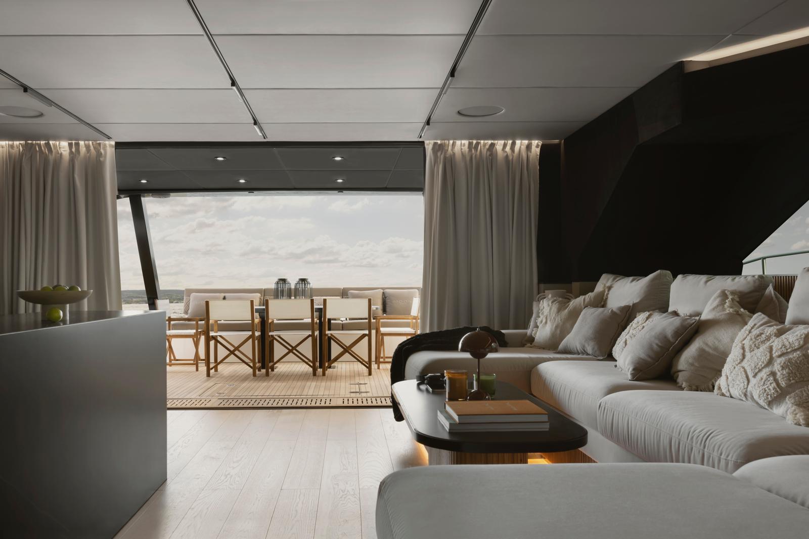 Moon Yacht 60 — photo 15