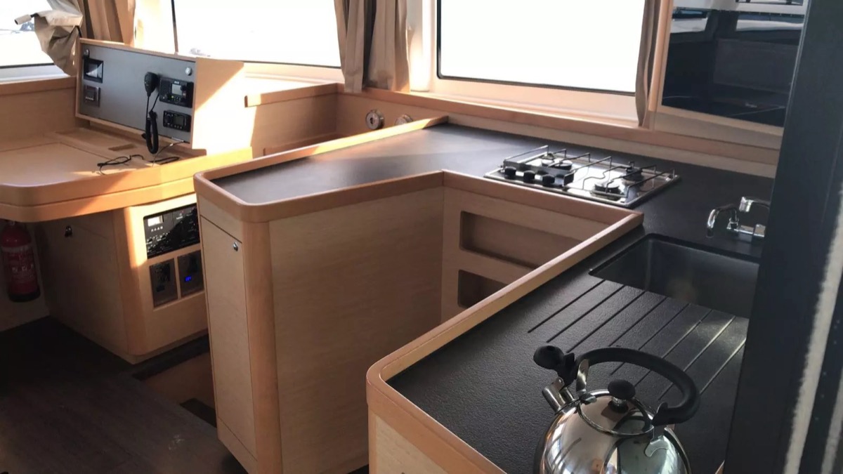 Lagoon 42 — photo 15