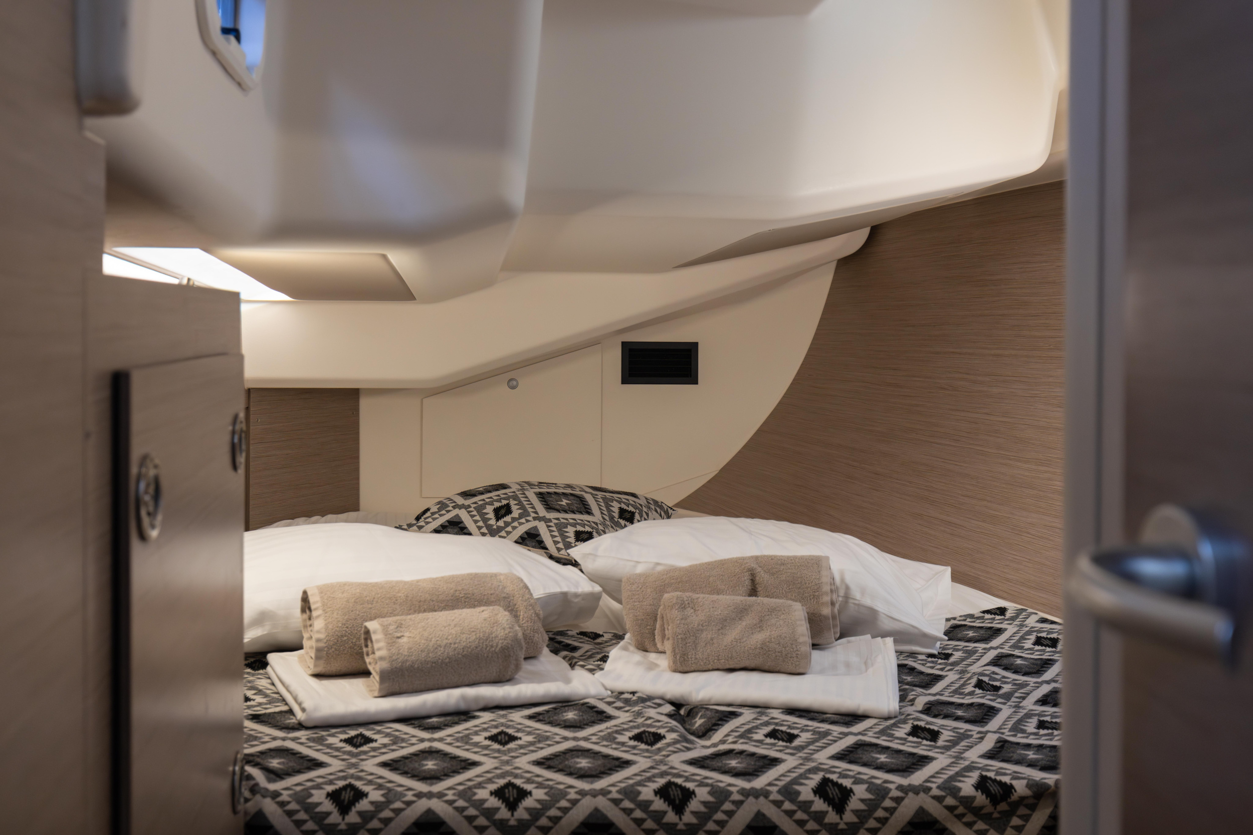 Hanse 458-Owner Edition LUX (GEN, AC, WATERMAKER) — photo 19