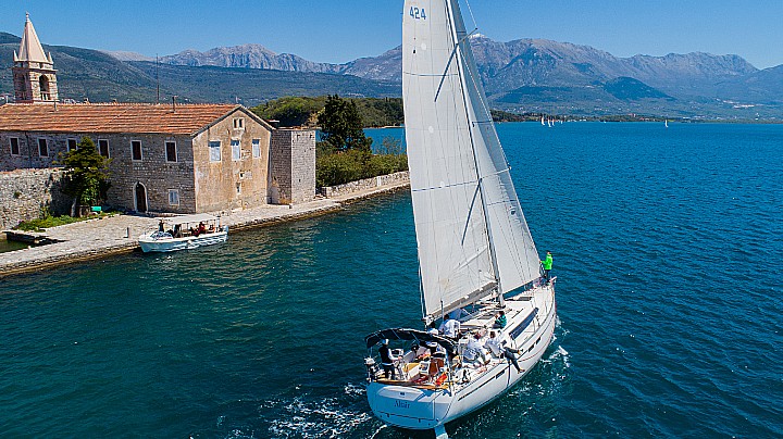 Bavaria Cruiser 46 — photo 18