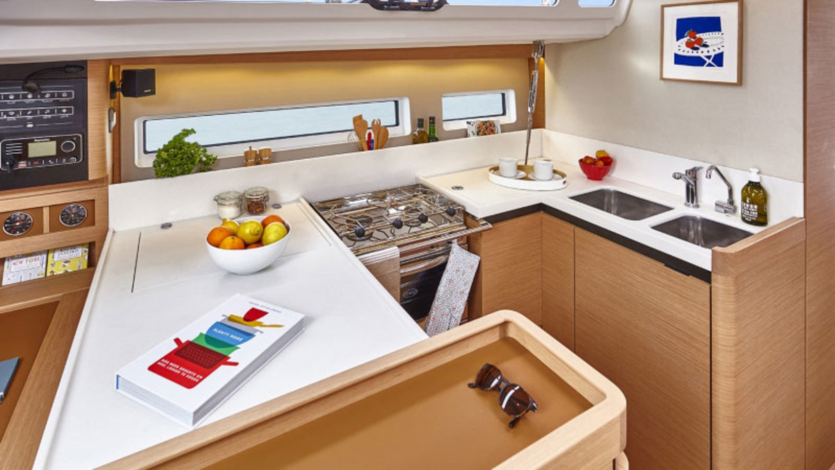 Sun Odyssey 440 — photo 2