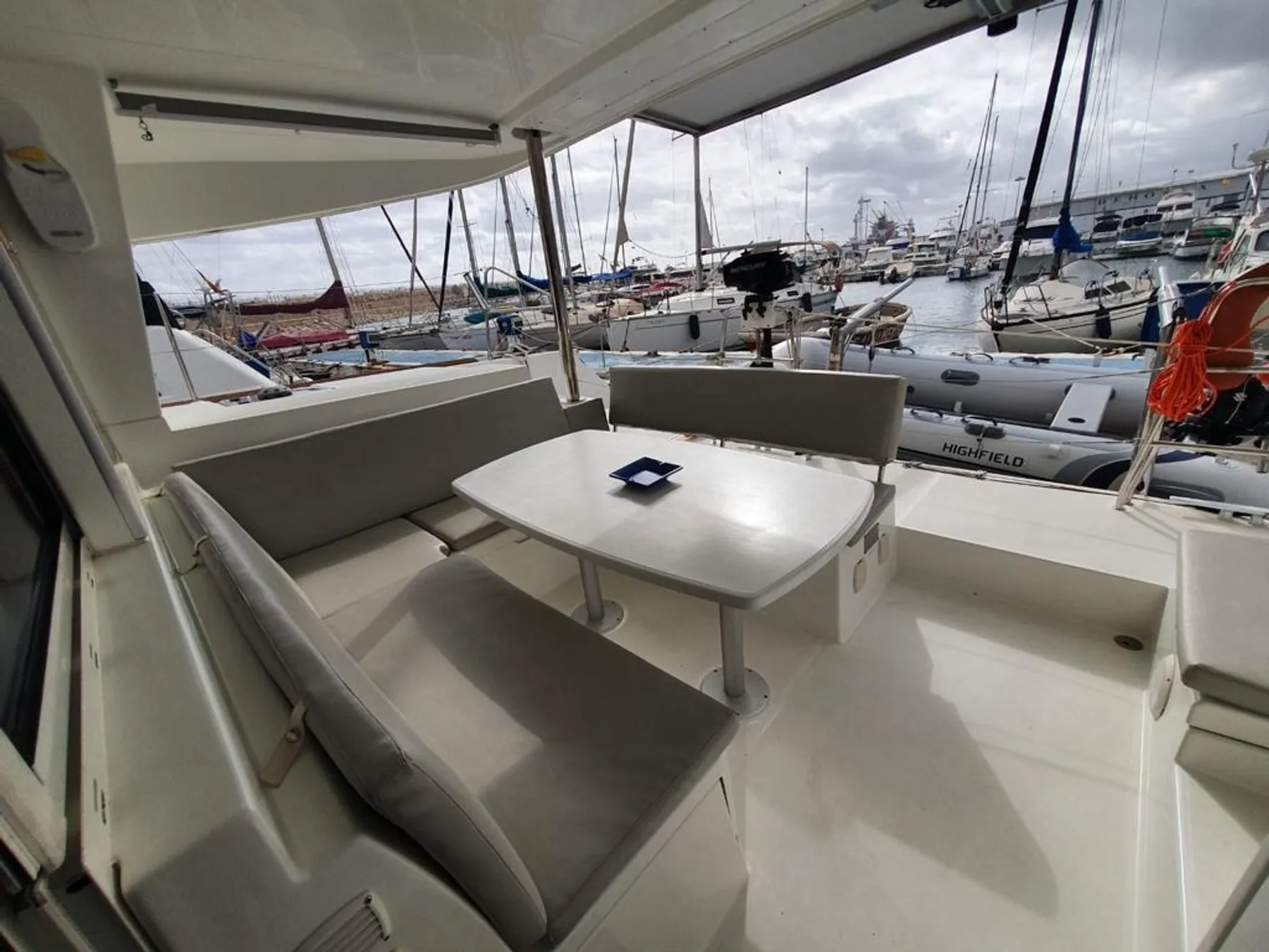 Lagoon 400 — photo 9