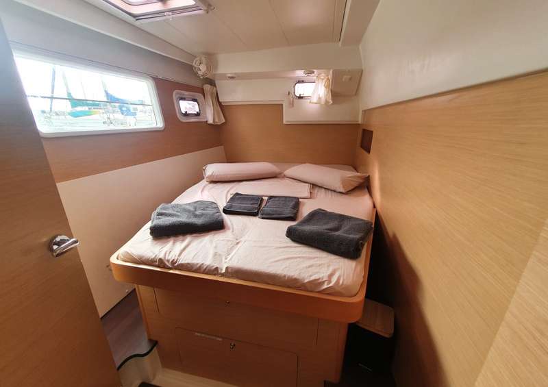 Lagoon 400 — photo 3
