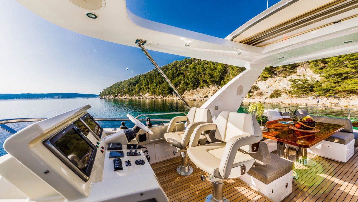 Azimut 66 Fly — photo 16