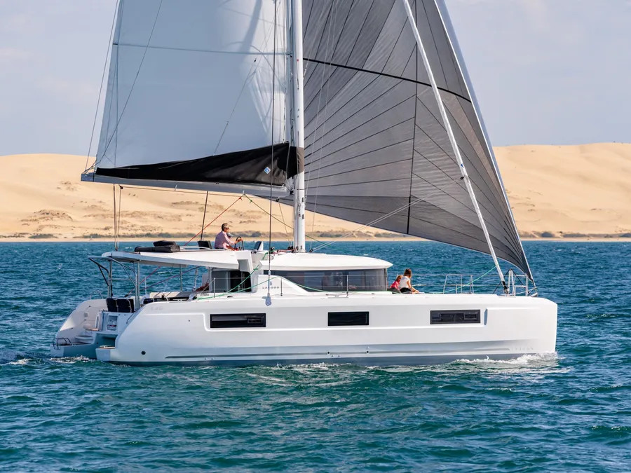 LAGOON 46 — photo 1