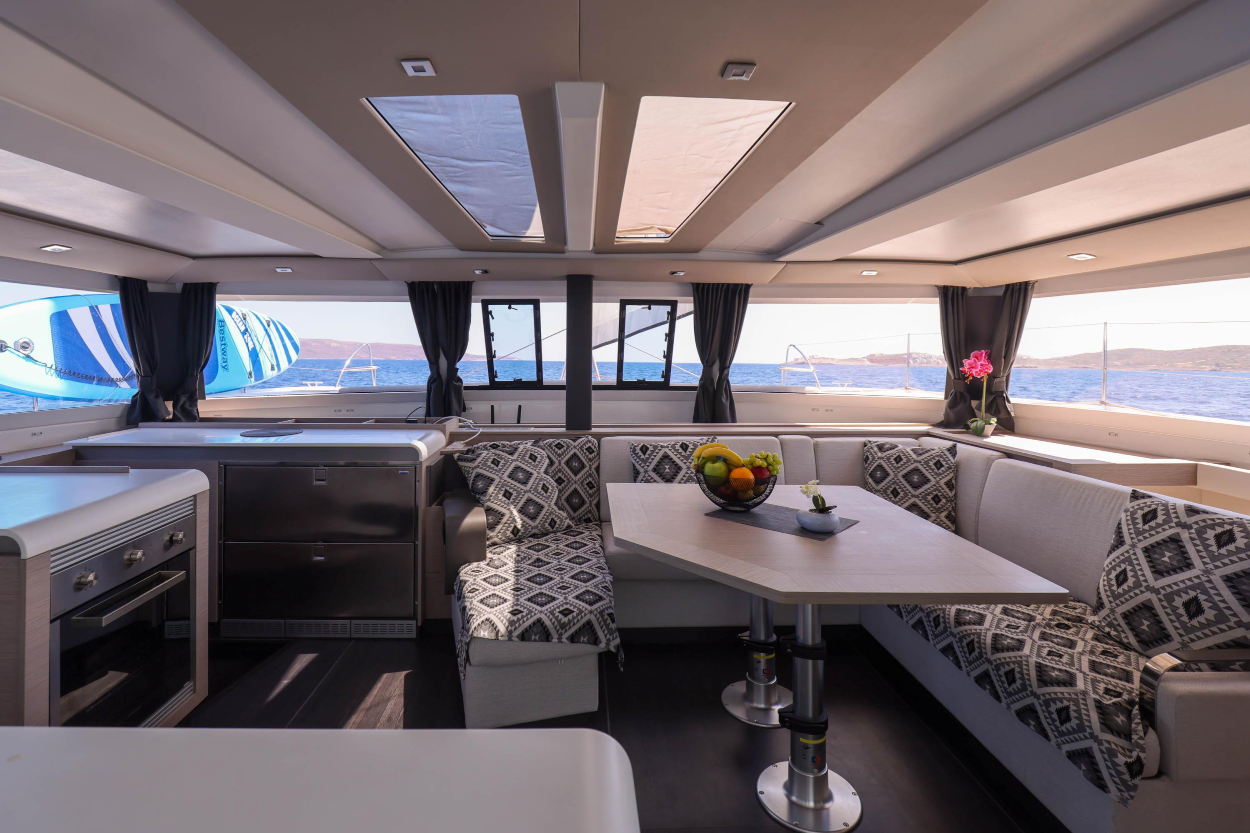 Fountaine Pajot 47 TANNA LUX (GEN, AC, WATERMAKER) — photo 2