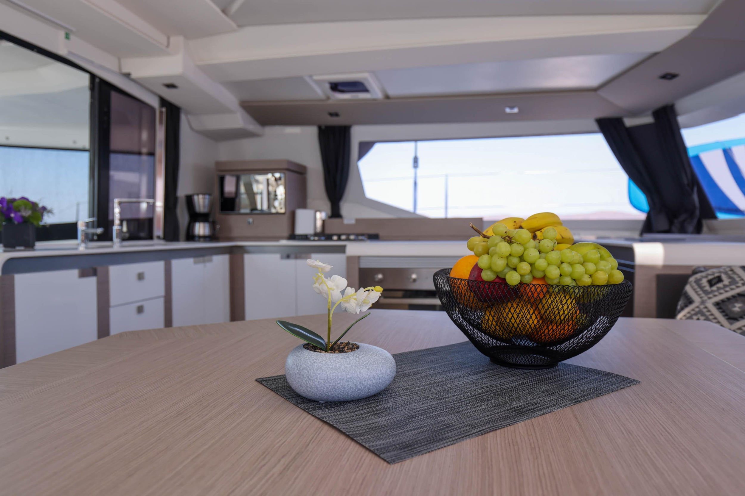 Fountaine Pajot 47 TANNA LUX (GEN, AC, WATERMAKER) — photo 9