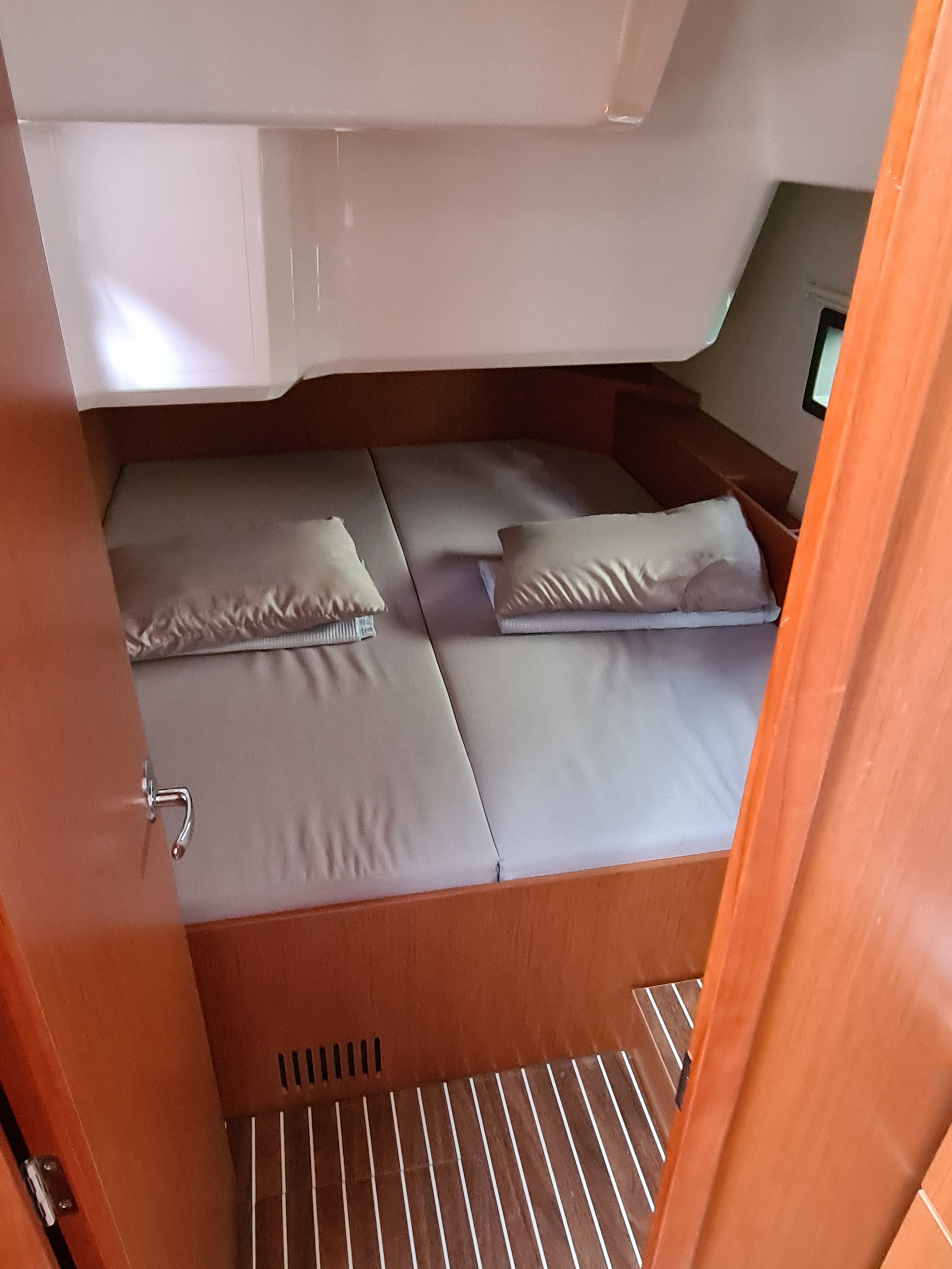 Bavaria C42 — photo 6