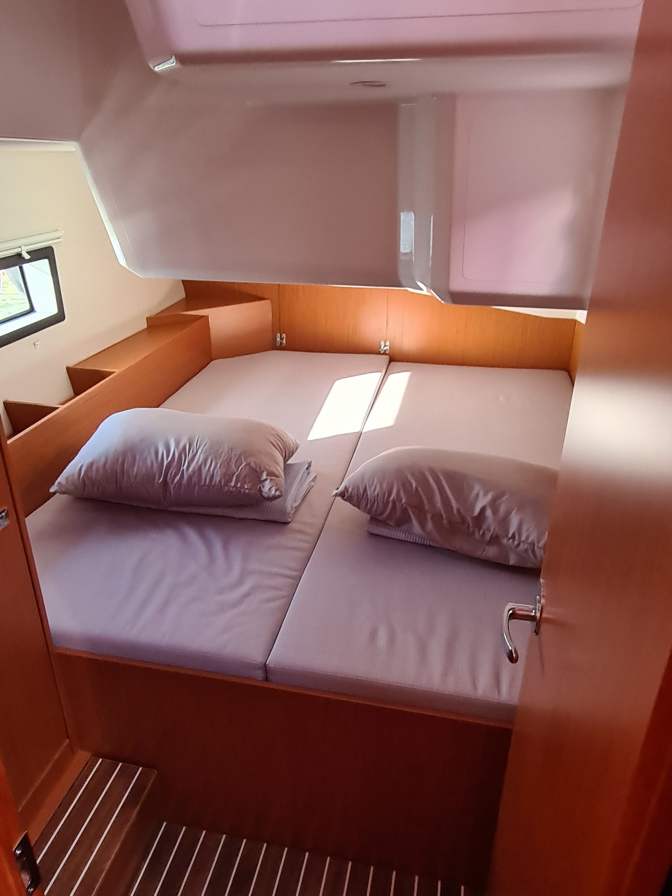 Bavaria C42 — photo 4