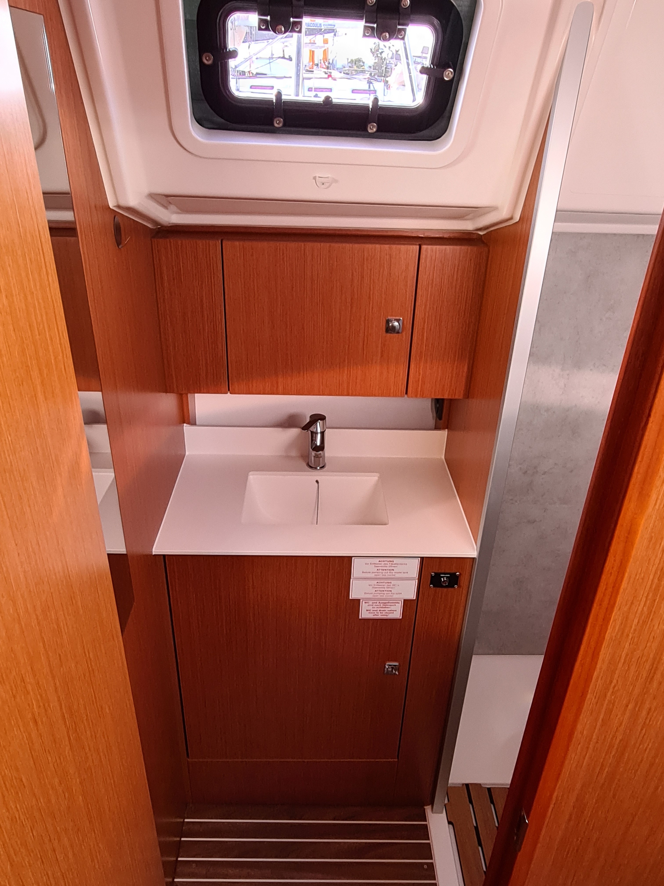 Bavaria C42 — photo 8