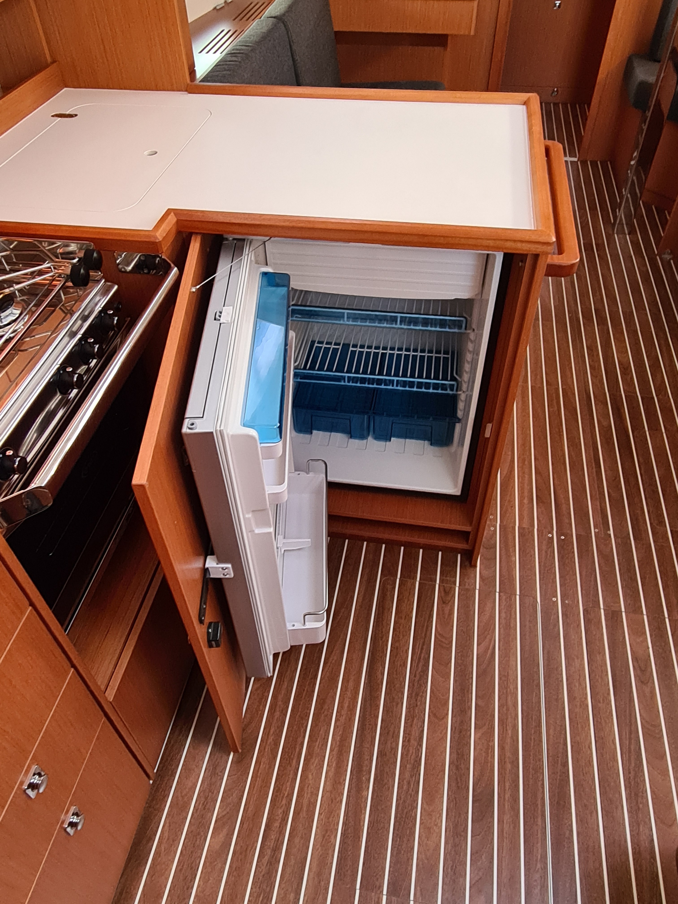 Bavaria C42 — photo 3