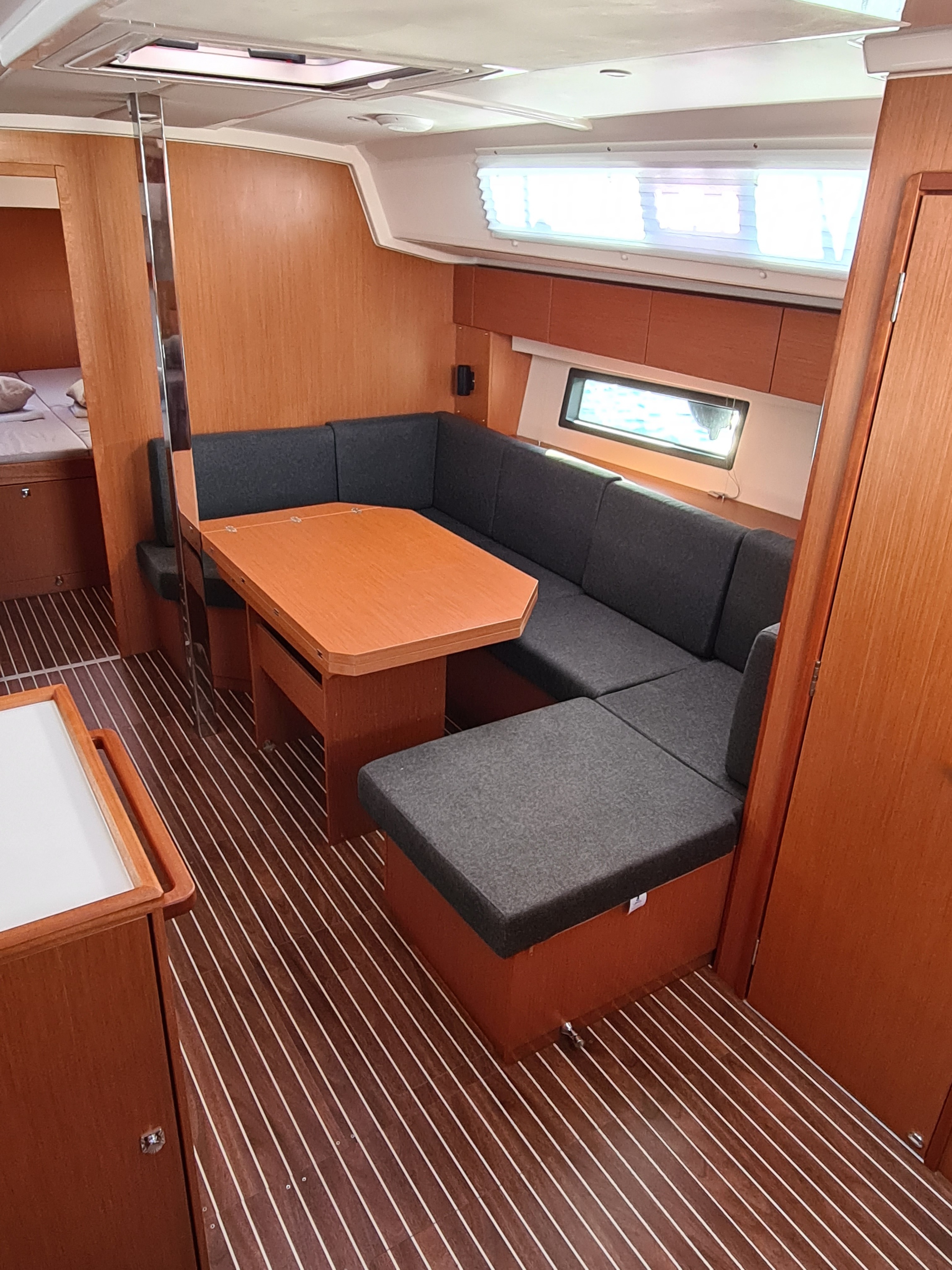 Bavaria C42 — photo 13