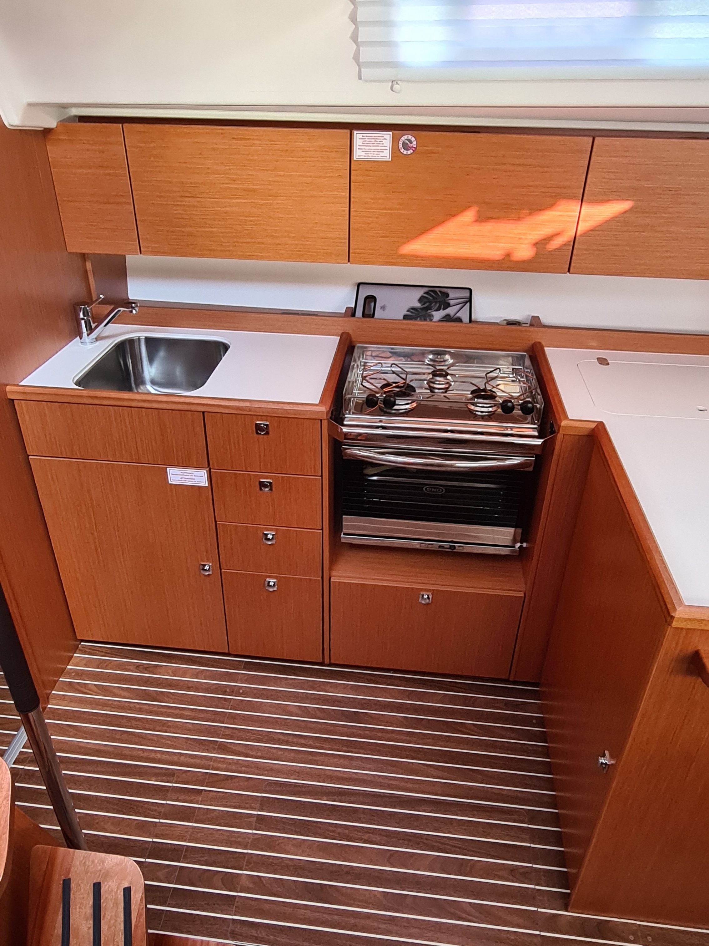 Bavaria C42 — photo 12
