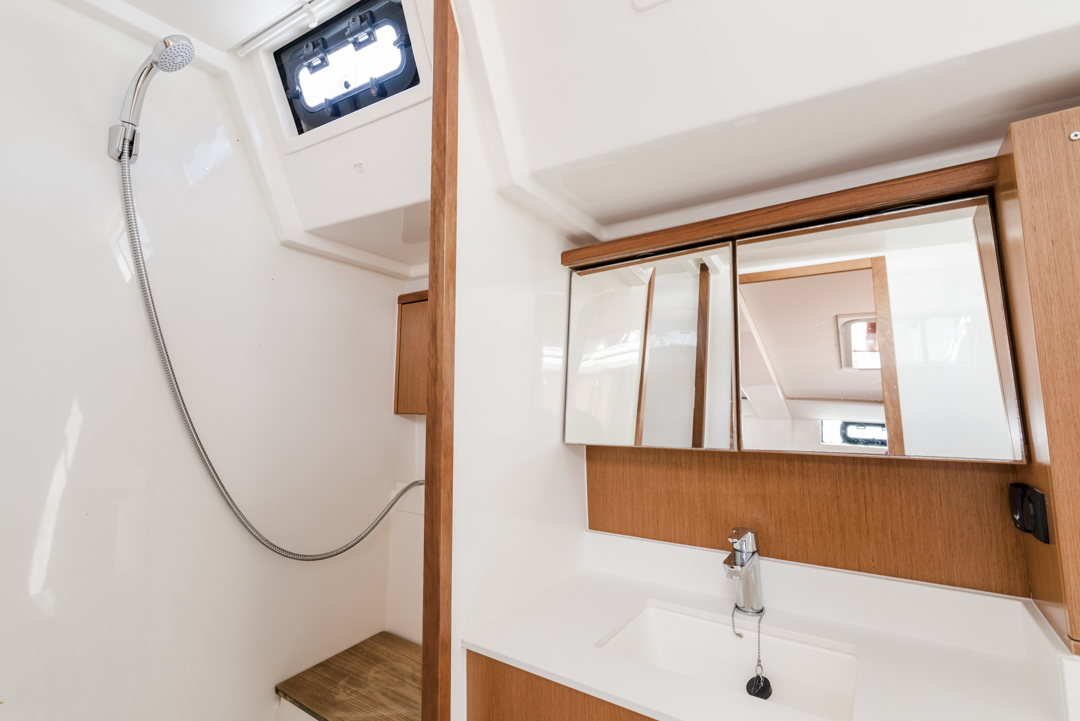 Bavaria C45 — photo 21