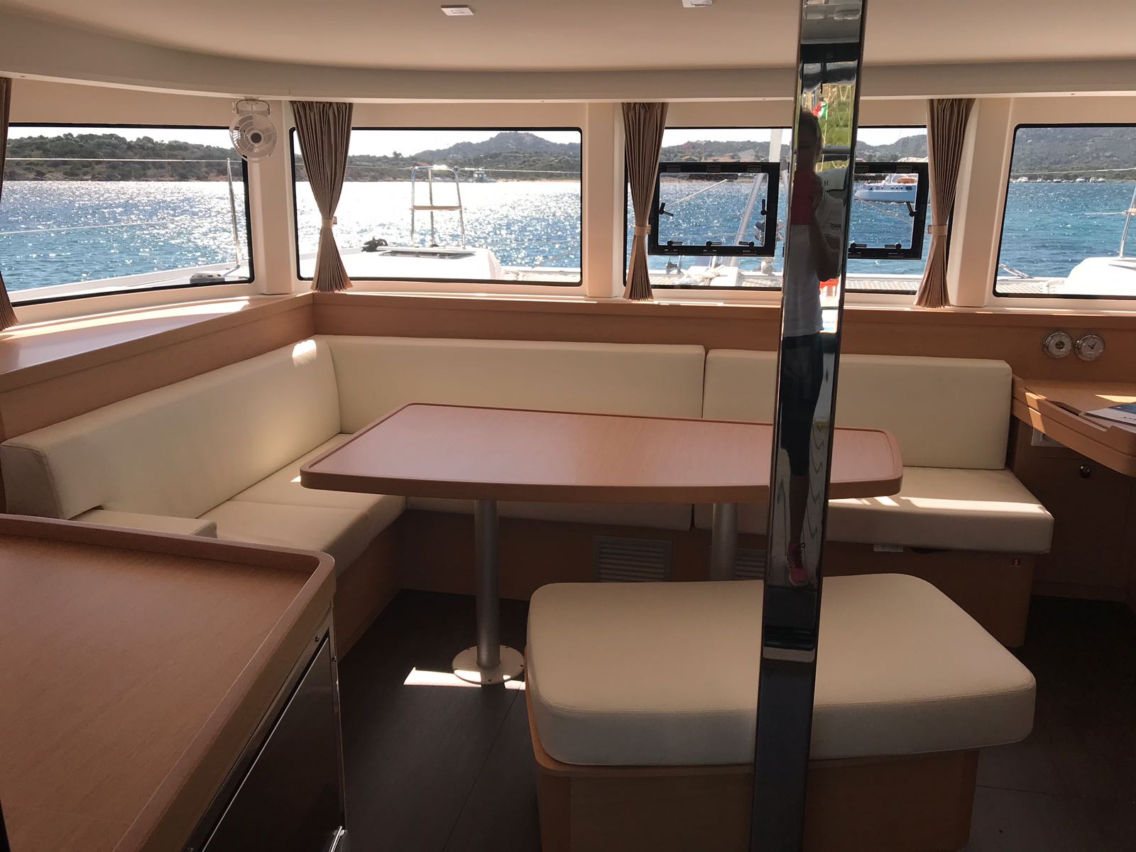 Lagoon 42 — photo 2