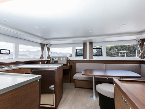 Lagoon 450 Flybridge — photo 12
