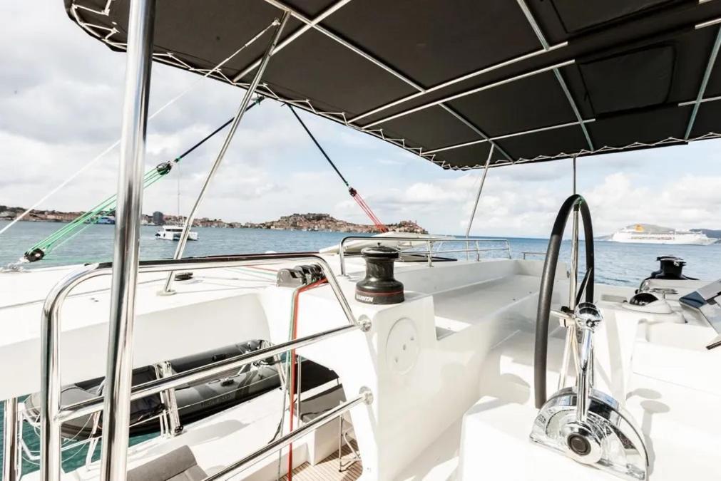 Lagoon 450 Flybridge — photo 6