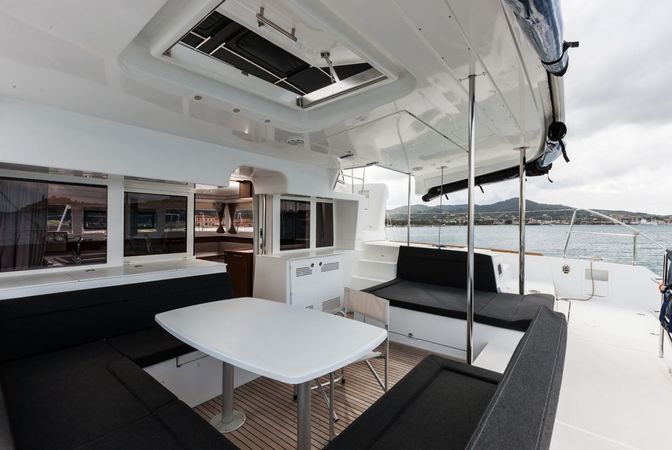 Lagoon 450 Flybridge — photo 10