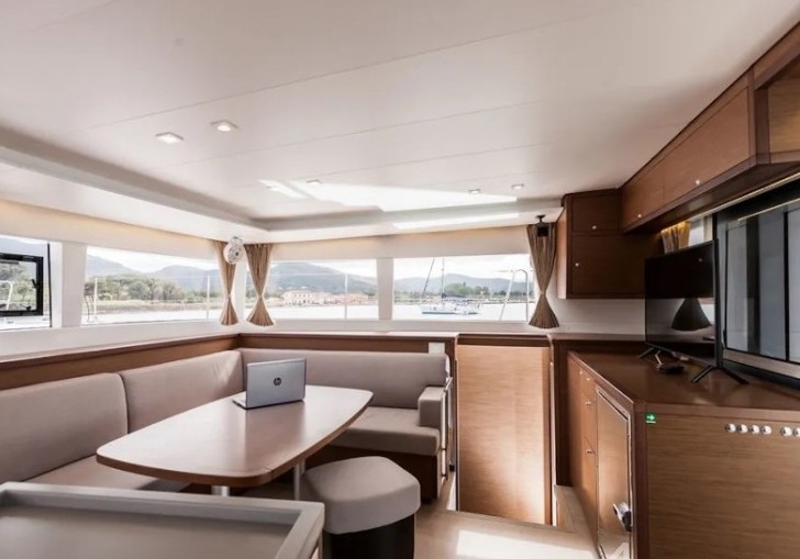 Lagoon 450 Flybridge — photo 7