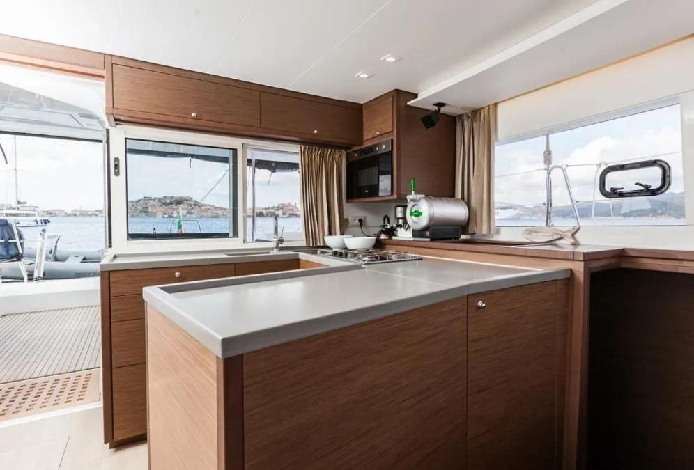 Lagoon 450 Flybridge — photo 5