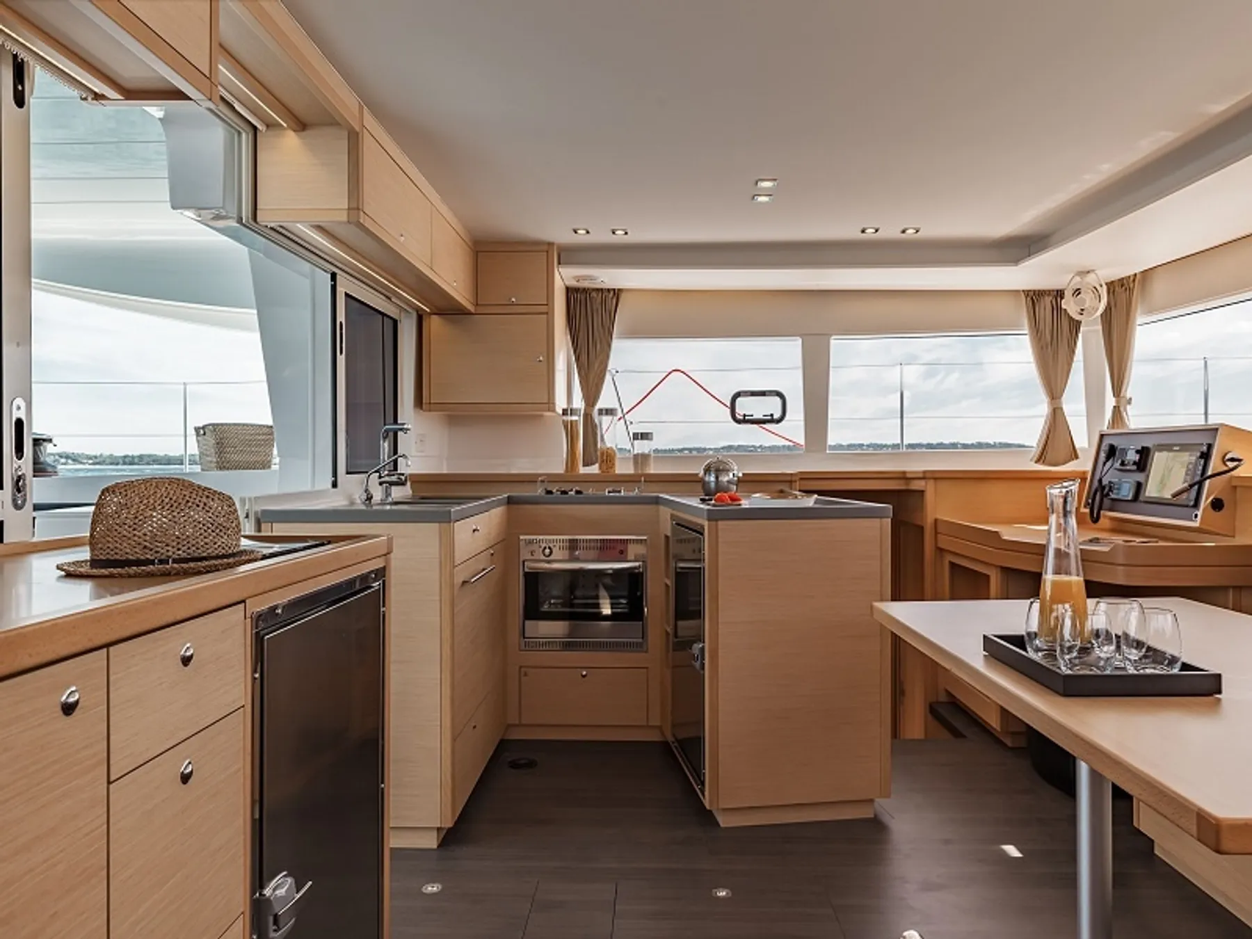 Lagoon 450 Fly — photo 16