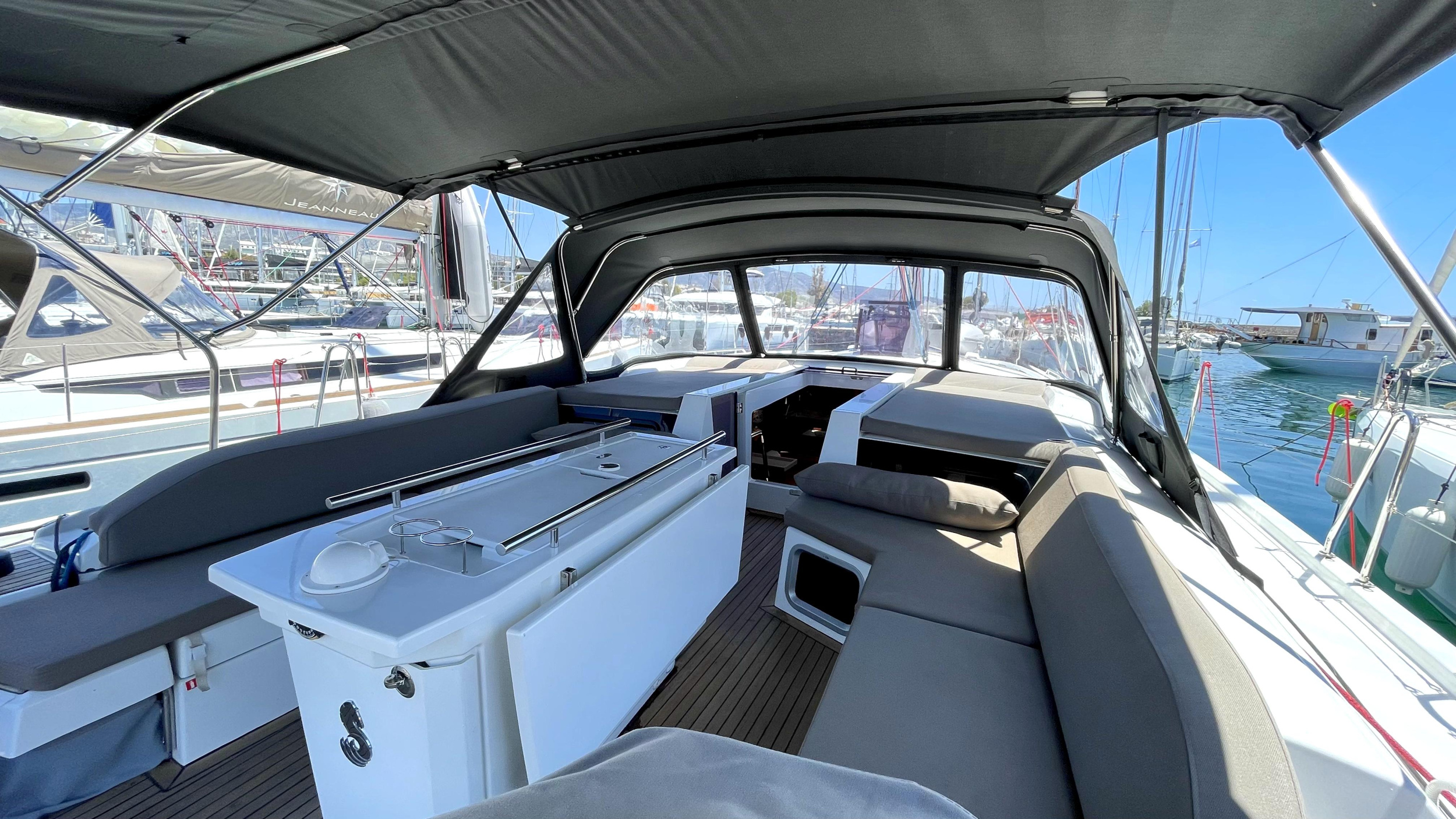 Oceanis 51.1 — photo 13