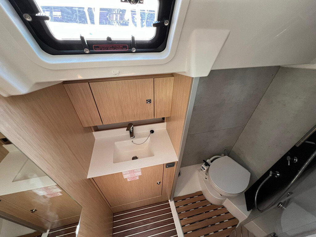 Bavaria C38 — photo 9