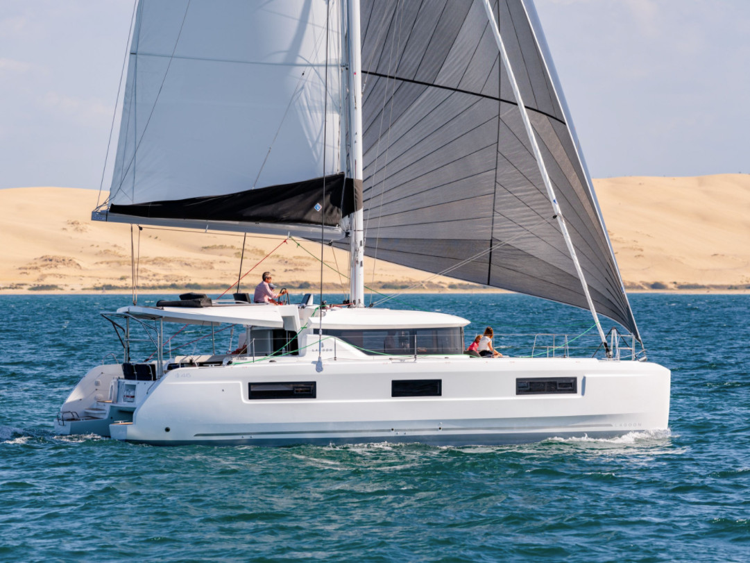 Lagoon 46 Flybridge — photo 1