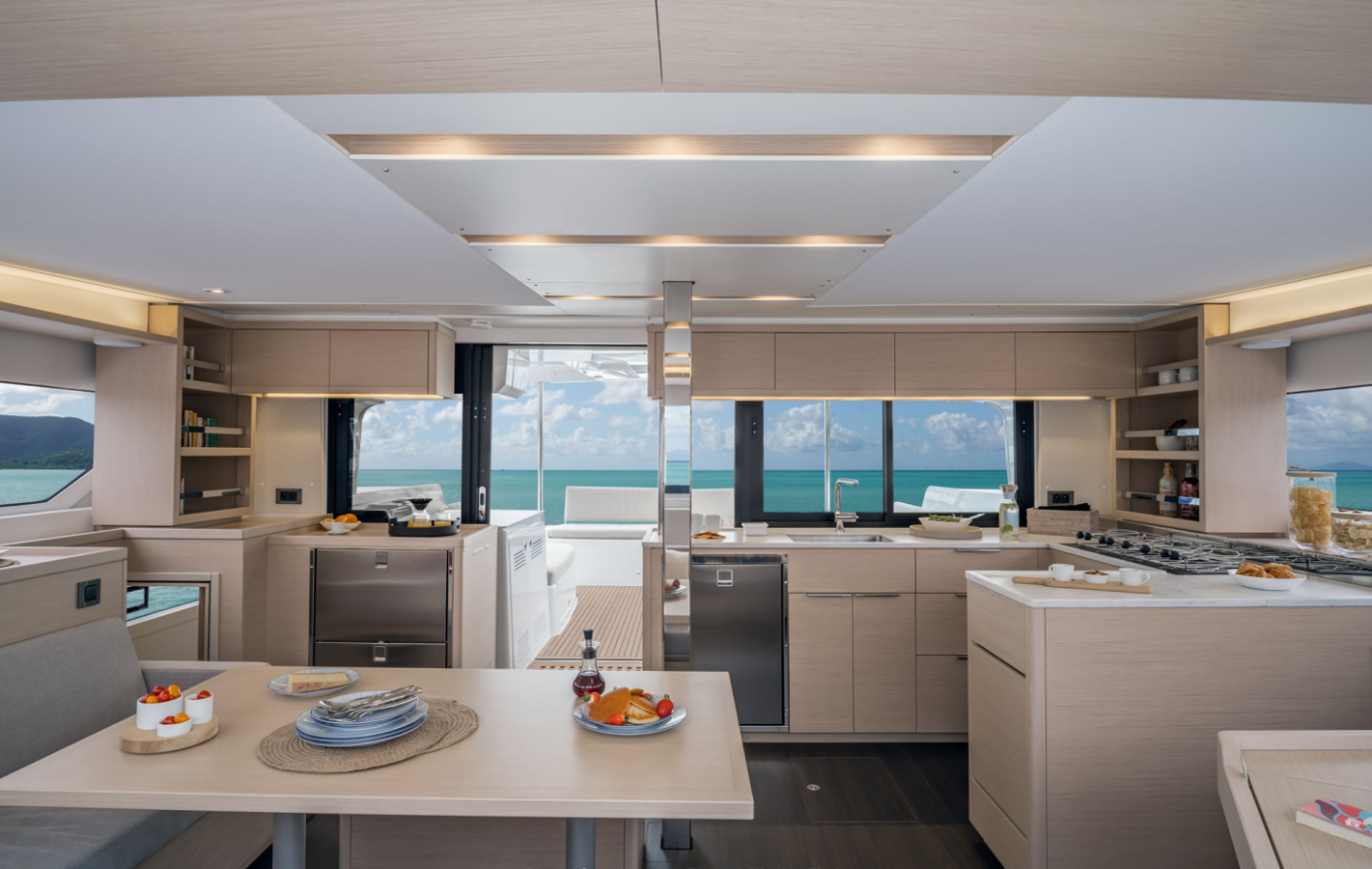 Lagoon 46 Flybridge — photo 14