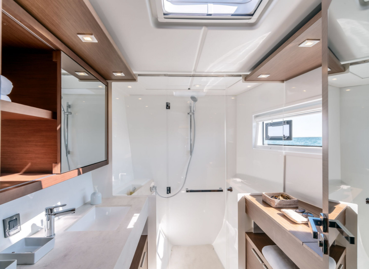 Lagoon 46 Flybridge — photo 19