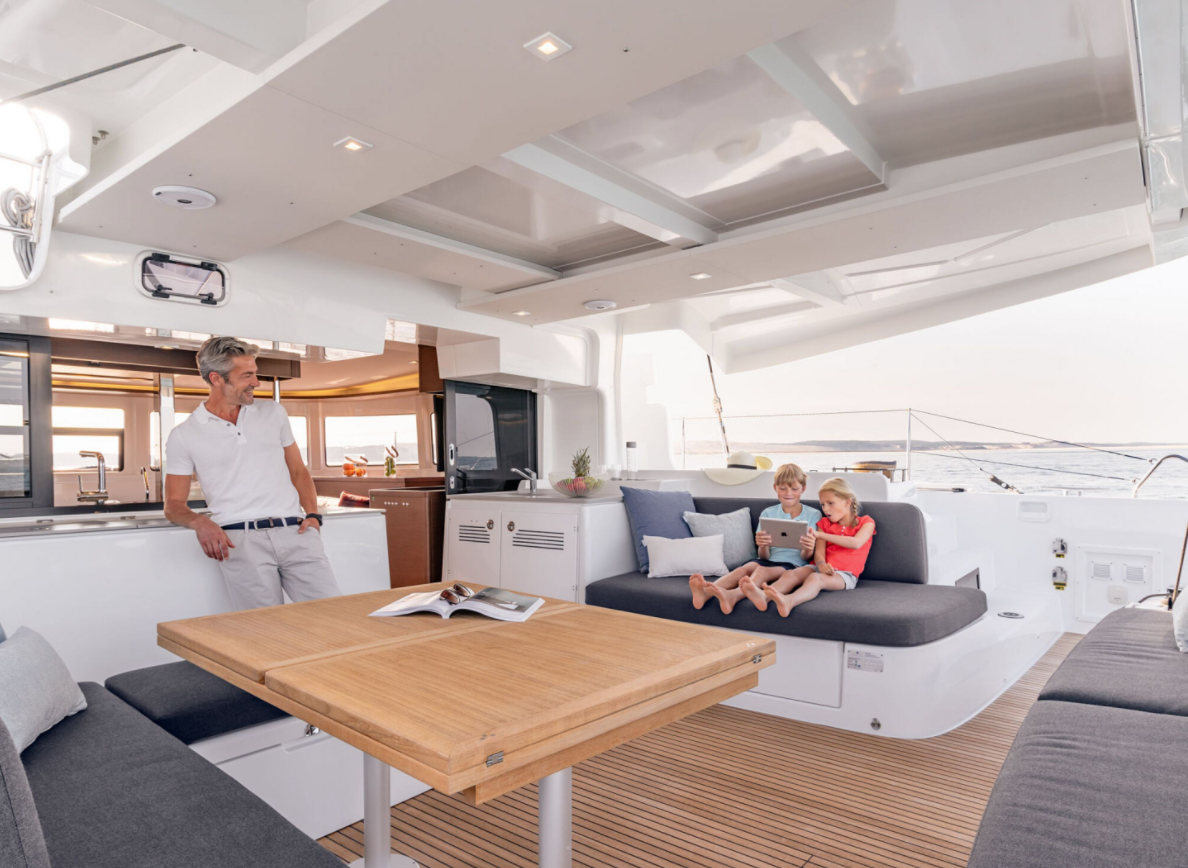 Lagoon 46 Flybridge — photo 13