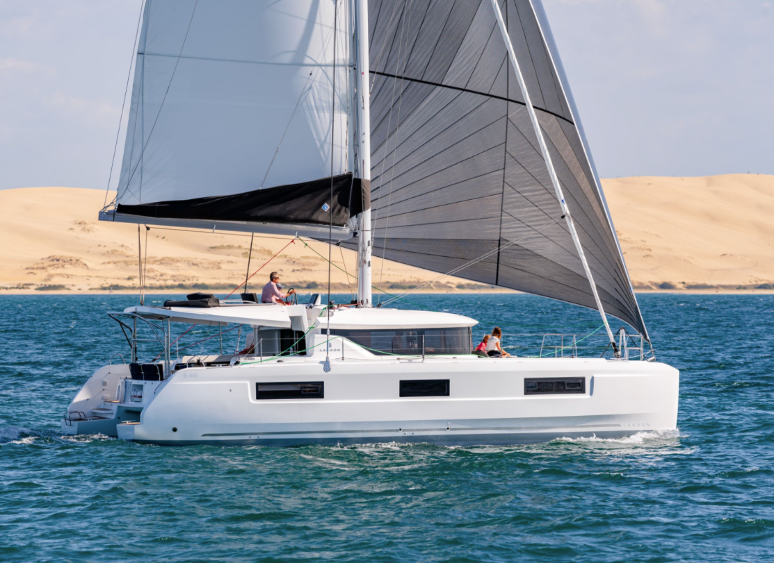 Lagoon 46 Flybridge — photo 15