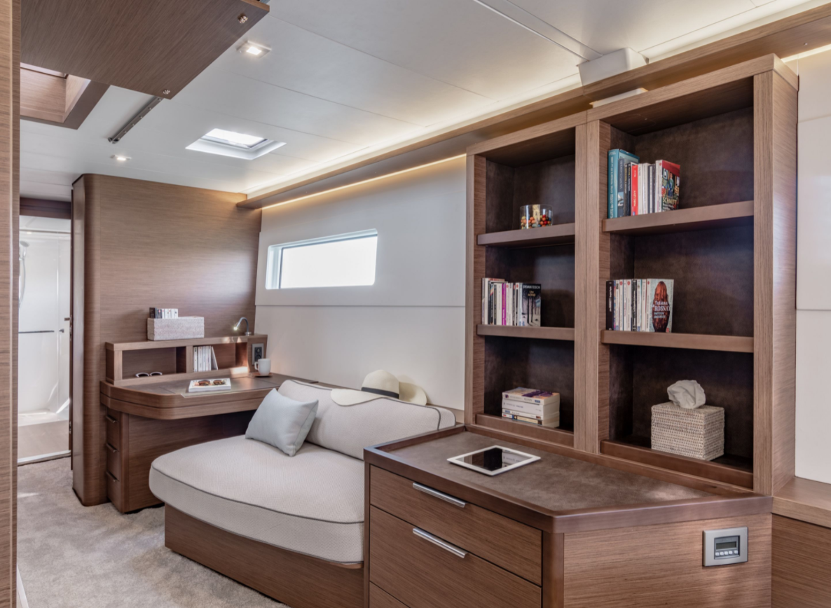 Lagoon 46 Flybridge — photo 36