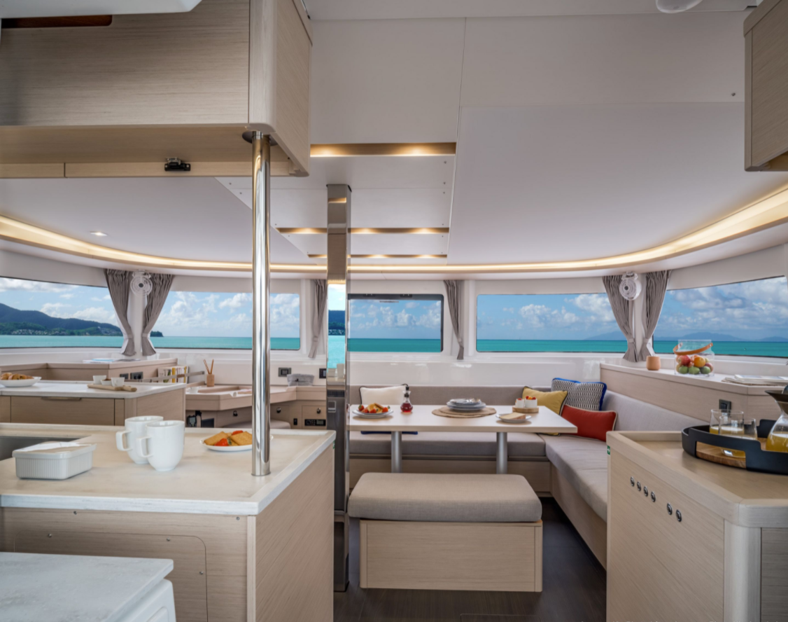 Lagoon 46 Flybridge — photo 29