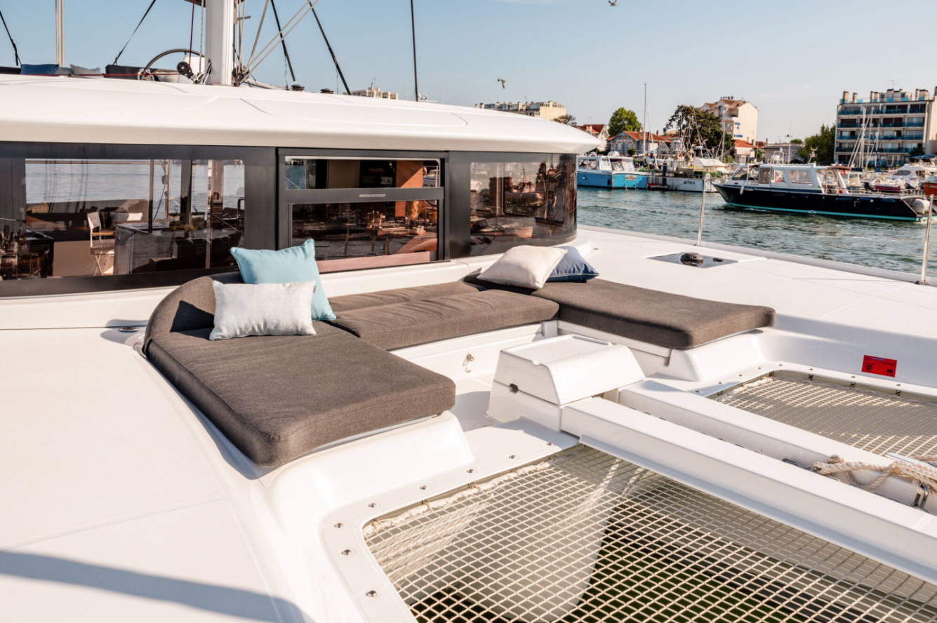 Lagoon 46 Flybridge — photo 21