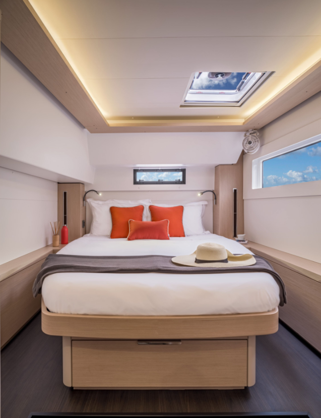 Lagoon 46 Flybridge — photo 23