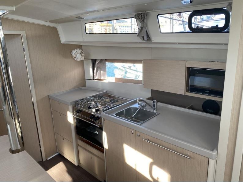 Oceanis 38.1 — photo 14