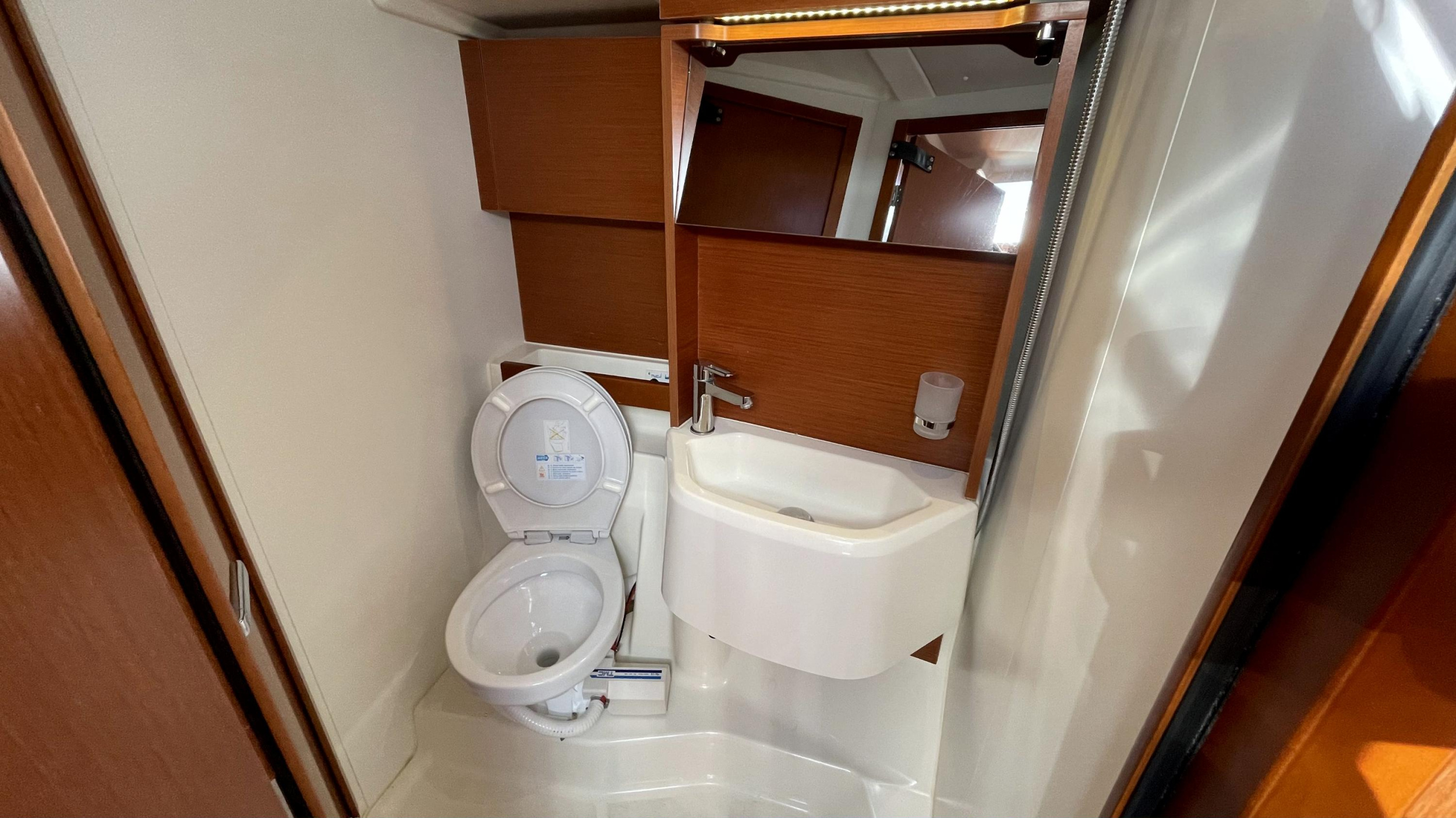 Oceanis 51.1 — photo 17